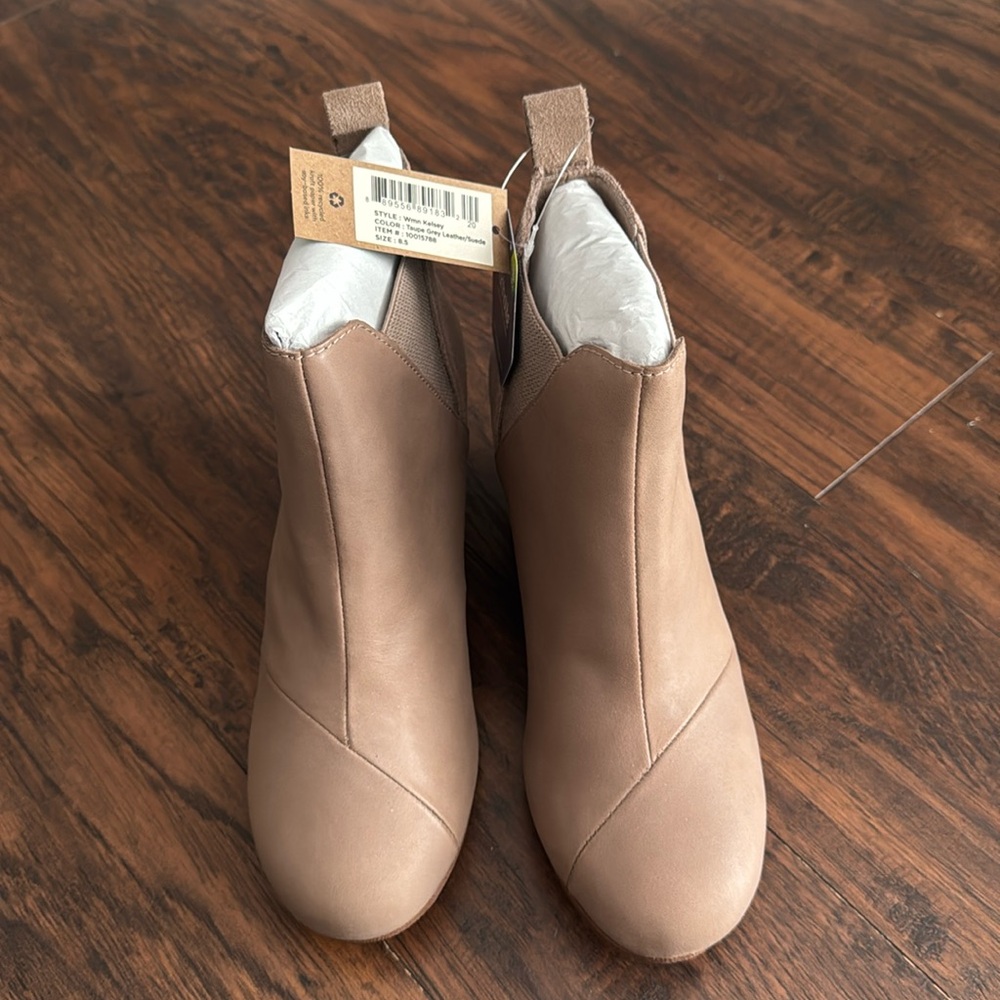 NWT TOMS women’s Size 8.5